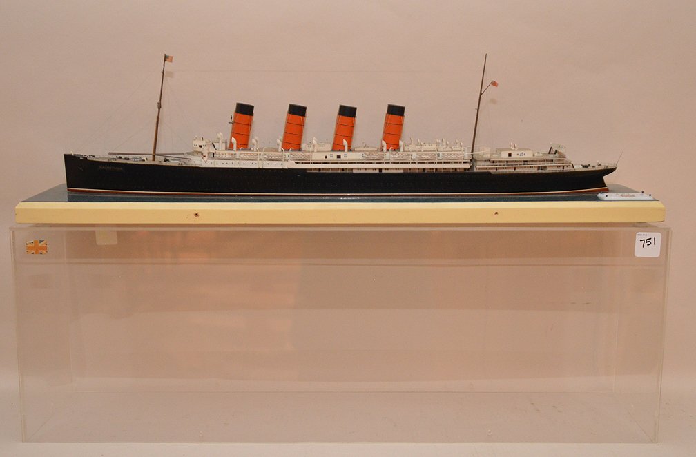 Vintage RMS Mauretania metal ships model, Plexiglas 9 (1 of 10)