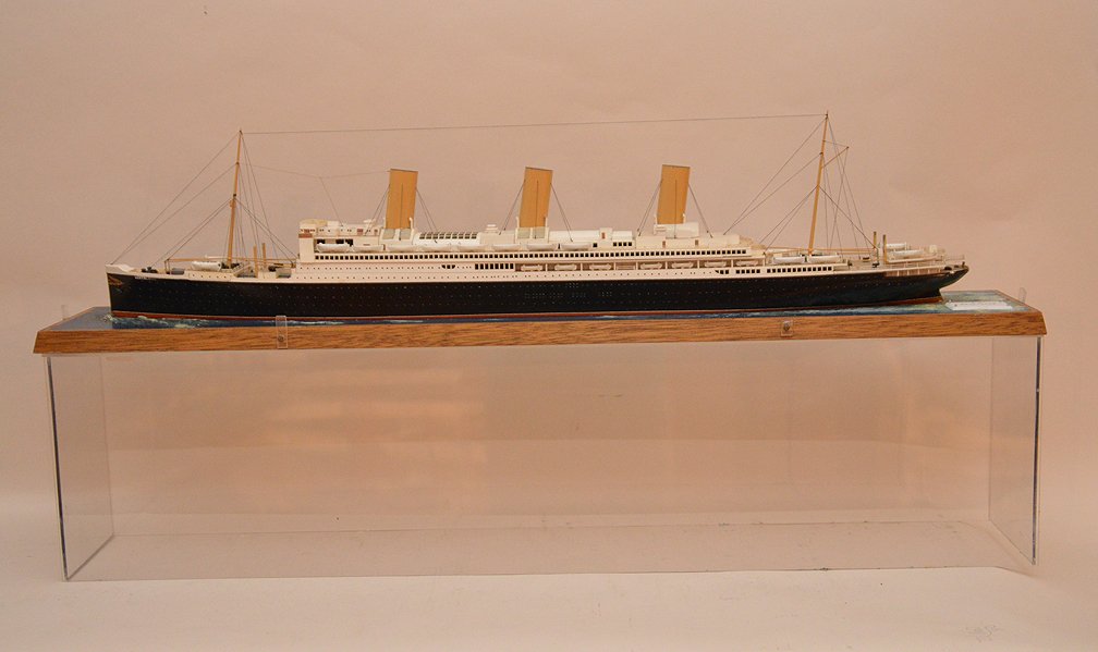 Vintage wood ships model "SS Vaterland", Plexiglas 8 (1 of 10)