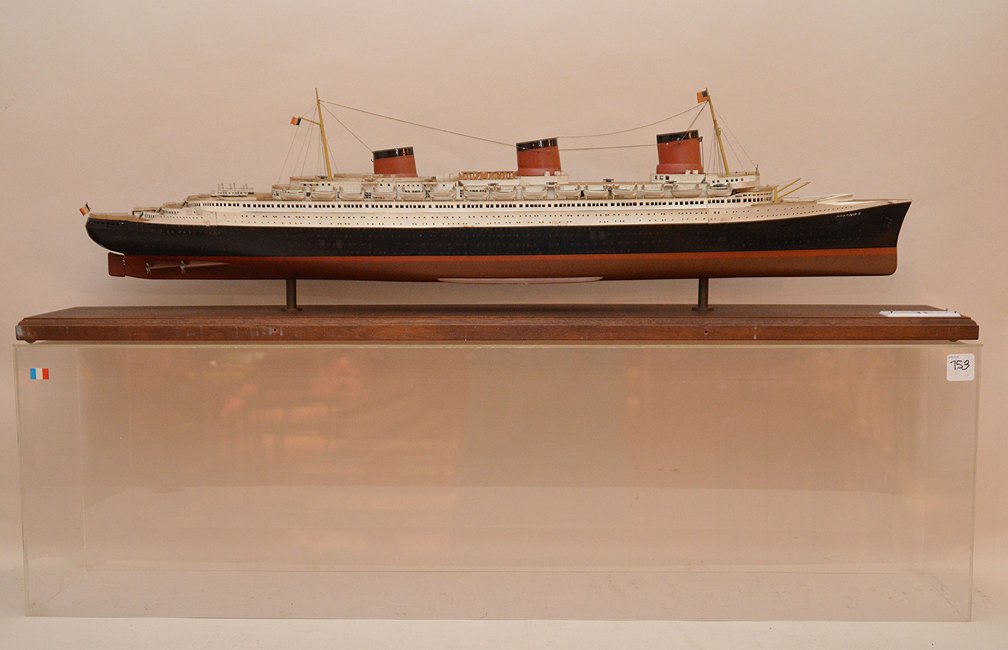 Vintage wood ships model "Normandie", Plexiglas 101 (1 of 8)