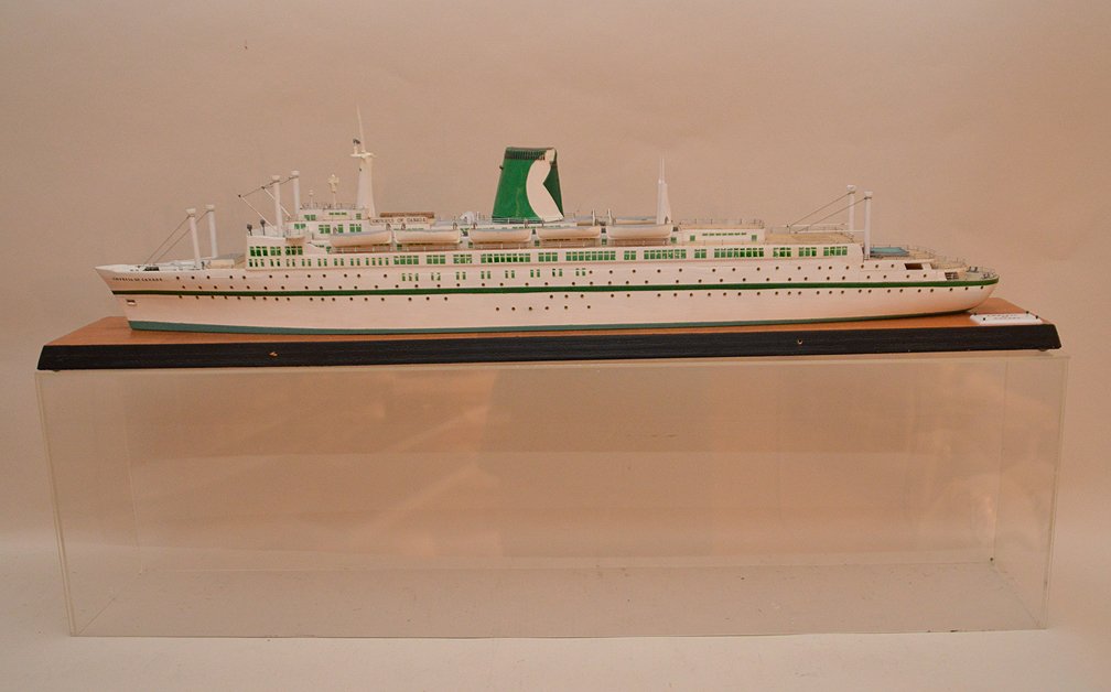 Vintage wood ships model "Empress of Canada", Plexiglas (1 of 10)