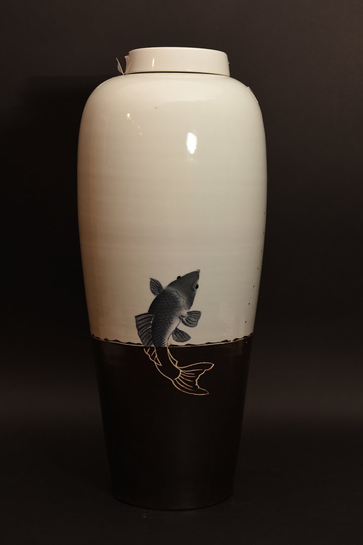 Oriental motif porcelain vase with lid, elongated (1 of 4)