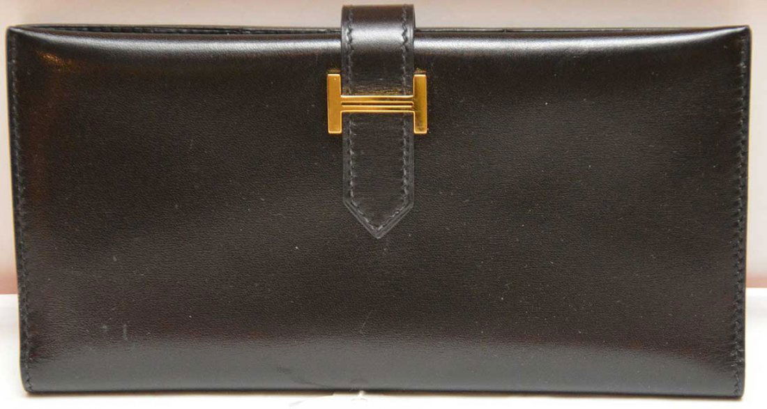 Hermes ladies black leather wallet, large H closure, (1 of 6)