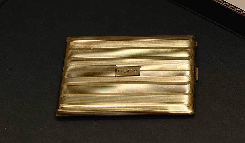 Gold cigarette case, 14kt (1 of 3)