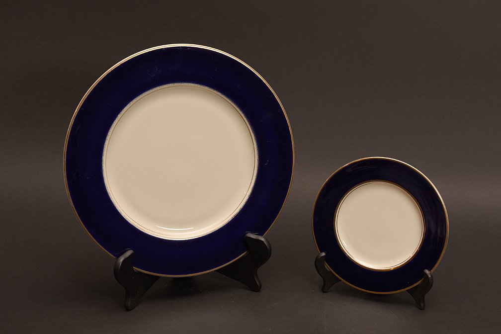 18 Cobalt Rimmed Porcelain Plates 10 Plates Dia. 10 (1 of 5)