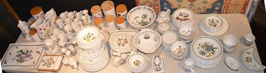 Port Meirion china set, "The Botanic Garden" combined: Port Meirion china set, "The Botanic Garden" combined early and later pieces, incl; 12 dinner plates, 4 bone dishes, 2 herb pots, 9 round cereal bowls, 2 bowls, 8 desserts, 9 salad, 1 charger, soap di