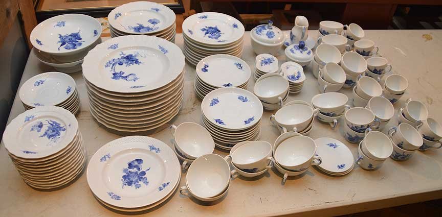 Royal Copenhagen porcelain china service, incl; 11: Royal Copenhagen porcelain china service, incl; 11 dinner plates (10"dia), 11 plates (8"dia), 10 dessert plates (7 1/2"dia), 12 plates (6"dia), 12 salad plates (8"dia), 18 plates (6"dia), 10 plates (5