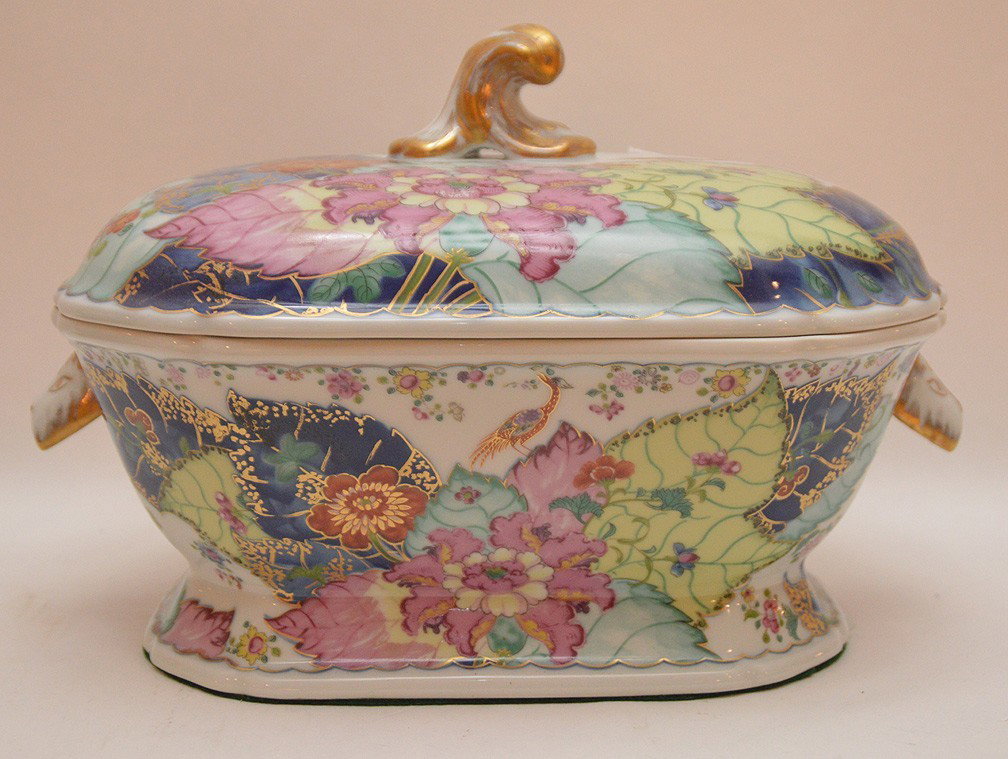 Mottahedeh porcelain "Tobbaco Leaf" large tureen, 9"h x: Mottahedeh porcelain "Tobbaco Leaf" large tureen, 9"h x 10"w x 13"d