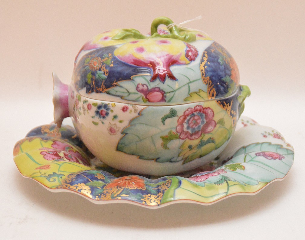 Mottahedeh porcelain "Tobacco Leaf" Pomegranate box: Mottahedeh porcelain "Tobacco Leaf" Pomegranate box with stand, 5 1/2"h x 9 3/4"dia