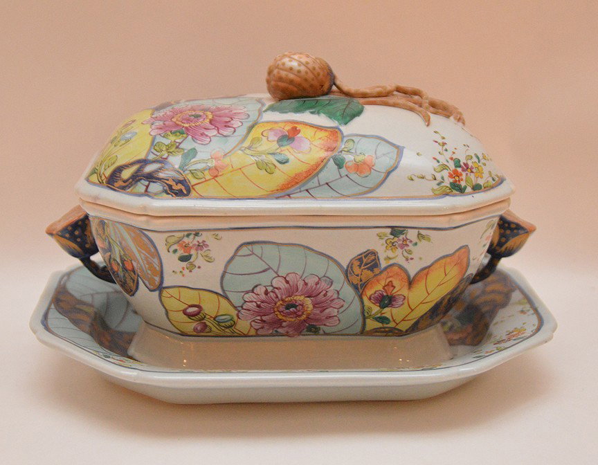 Mottahedeh porcelain "Tobacco Leaf" small tureen with: Mottahedeh porcelain "Tobacco Leaf" small tureen with underplate