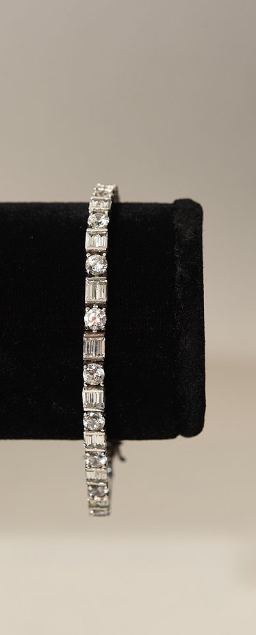 Ladies 18kt white gold diamond bracelet, total carat (1 of 4)