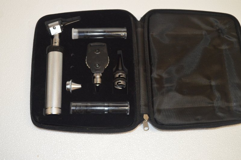 Otoscope w/ attachments and Case: Otoscope w / attachments and case - 10 x 8 x 3