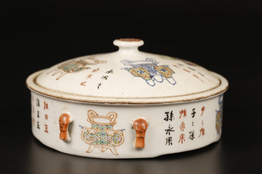 Famille Rose Porcelain Lidded Round Box. (1 of 10)