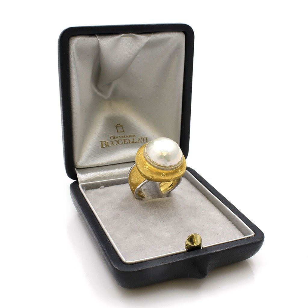 Buccellati Pearl Gold Ring (1 of 3)