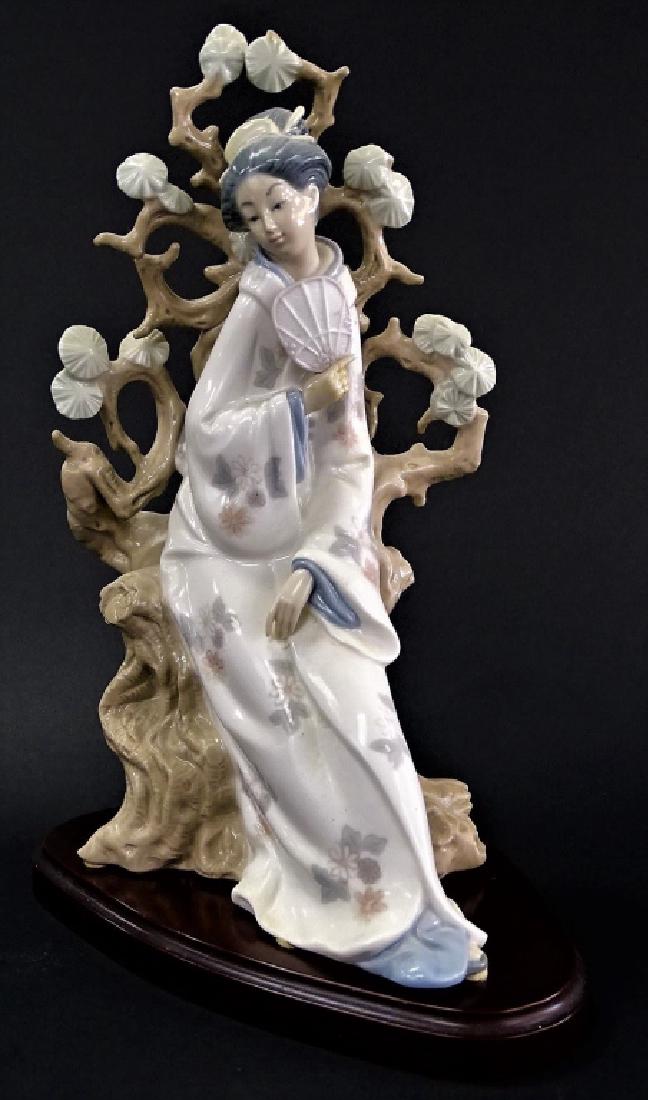 LLADRO SPANISH PORCELAIN 'GEISHA' FIGURE #4807 (1 of 3)