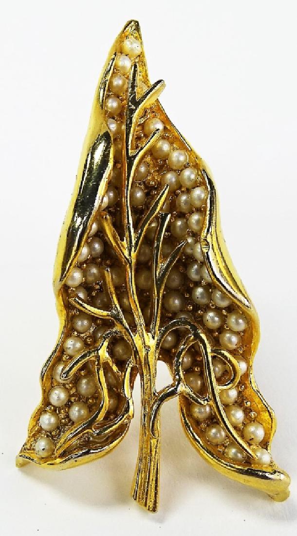 SIGNED HATTIE CARNEGIE FAUX PEARL GOLD TONE PIN: Shipping to be $15 plus insurance US. We will combine shipping.