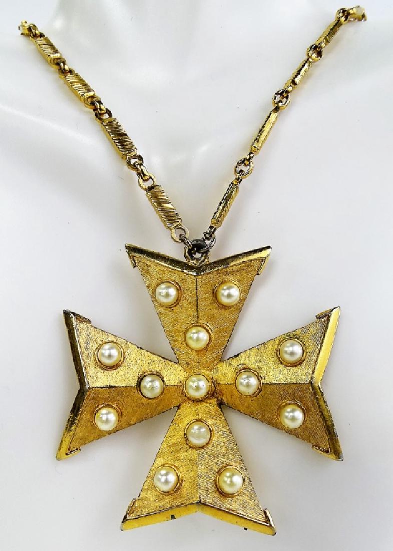 KRAMER OF NY GOLD TONE & FAUX PEARL NECKLACE: Measures about 16 in. long, signed. Shipping to be $15 plus insurance US. We will combine shipping.