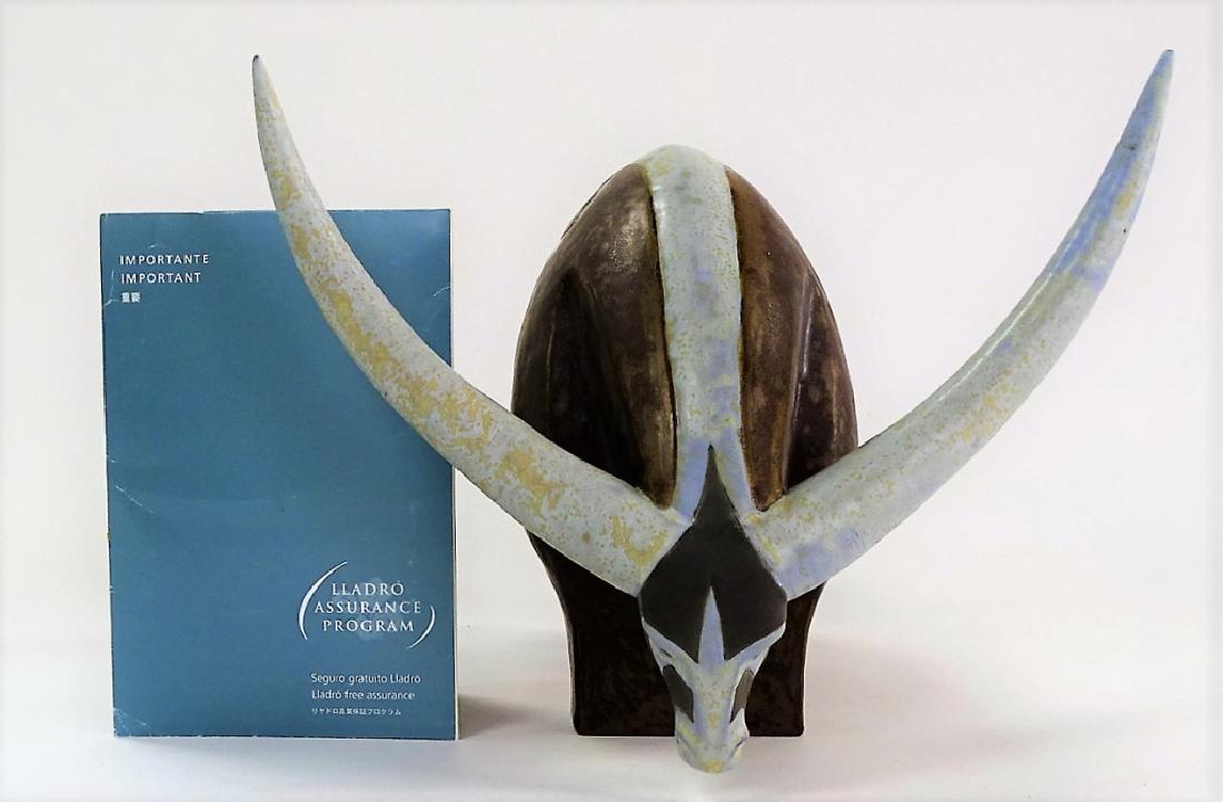 LLADRO AFRICAN LONG HORNED ZEBU FIGURINE (1 of 3)