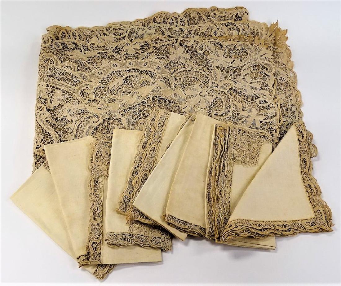 LOT OF VINTAGE IRISH LINENS AND TABLE CLOTHES (1 of 1)