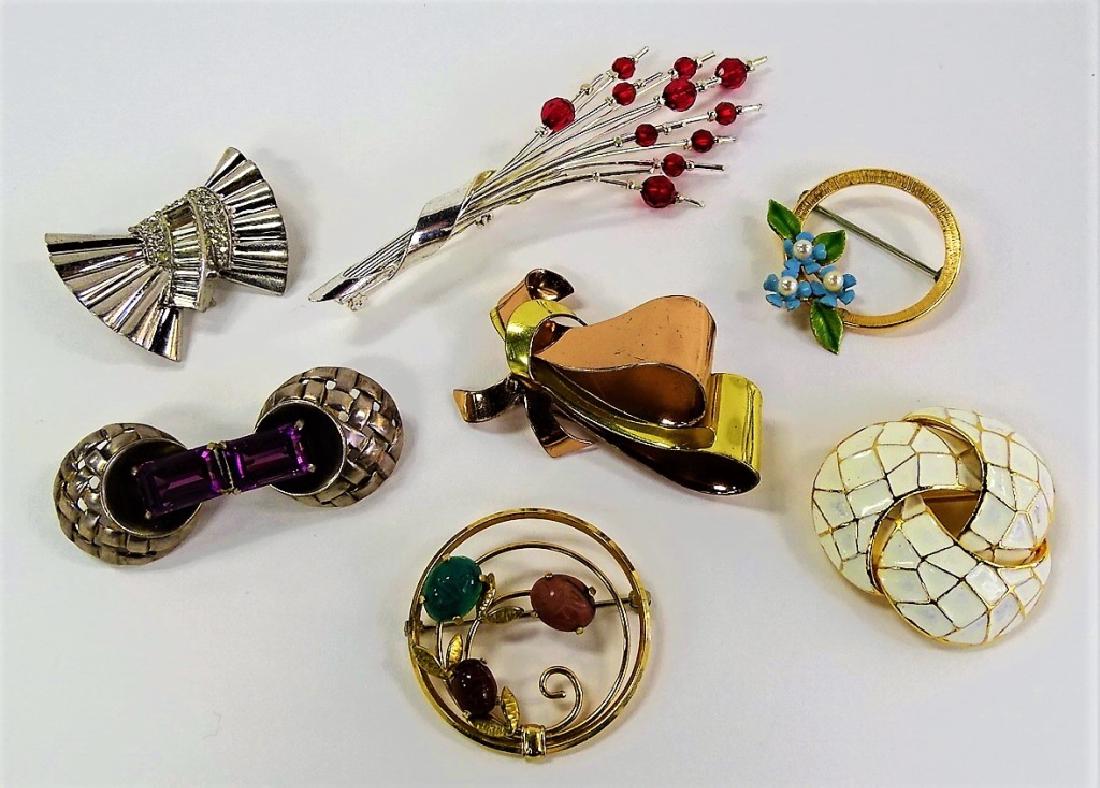 LARGE LOT OF COSTUME PINS / BROOCHES / CLIPS (1 of 1)