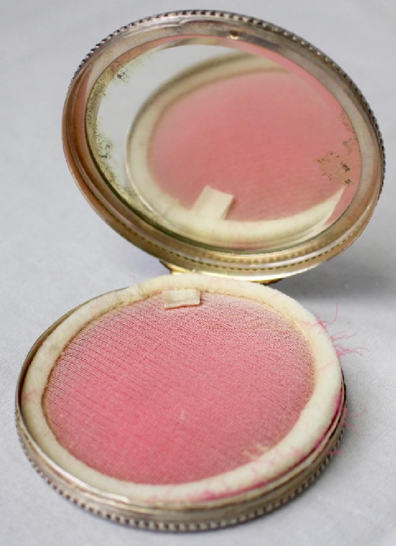 VINTAGE UNSIGNED ENGLISH SILVER WOMEN'S COMPACT (1 of 1)