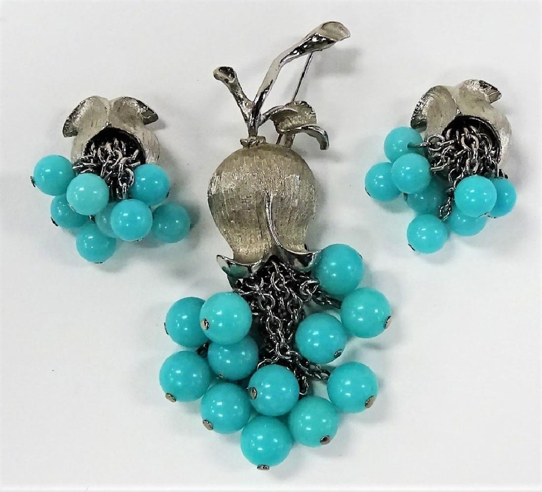 BEAUTIFUL UNSIGNED SILVER TONE BLUE BEADED SET (1 of 2)