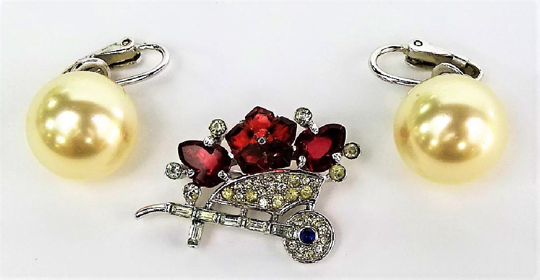 EXCITING LOT OF SIGNED TRIFARI COSTUME JEWELRY (1 of 3)