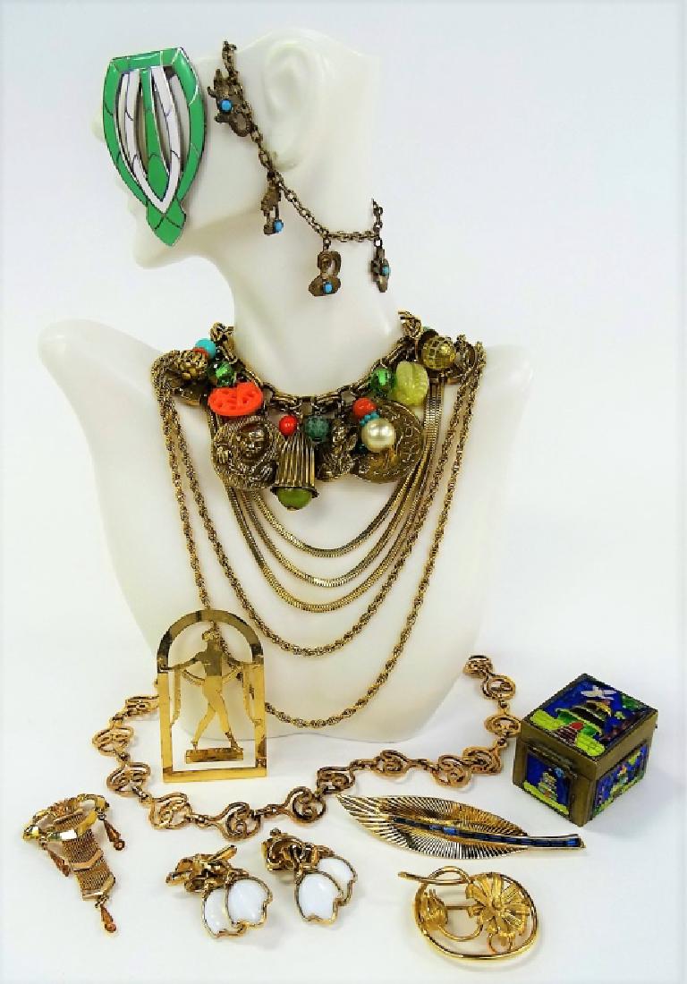 LOT OF VINTAGE COSTUME JEWELRY INC CROWN TRIFARI (1 of 1)