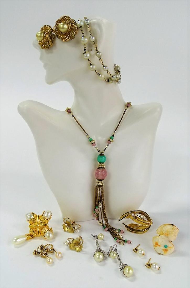 SUPERB LOT OF VINTAGE COSTUME JEWELRY INC CARNEGIE (1 of 1)