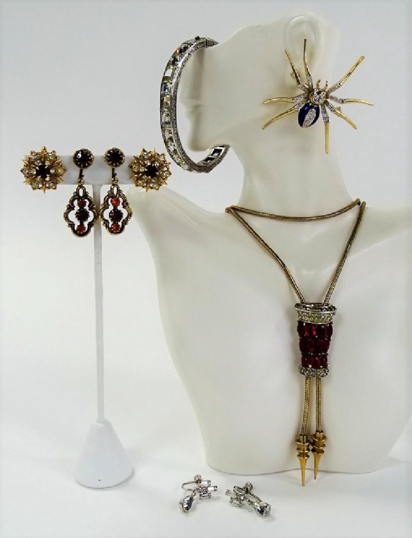 FINE LOT OF VINTAGE COSTUME JEWELRY INC BOUCHER (1 of 2)