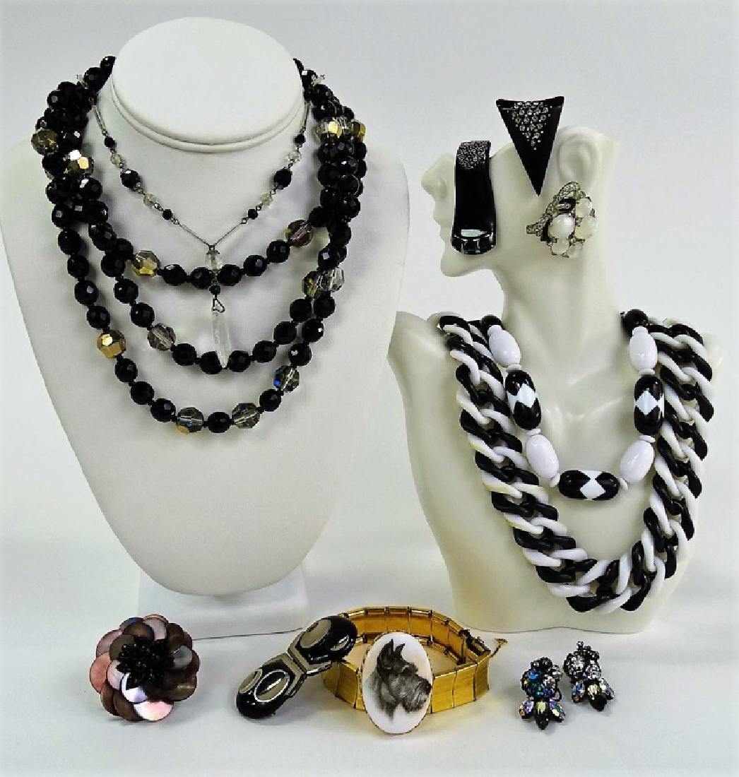 GRAND LOT OF VINTAGE COSTUME JEWELRY INC CARNEGIE (1 of 1)