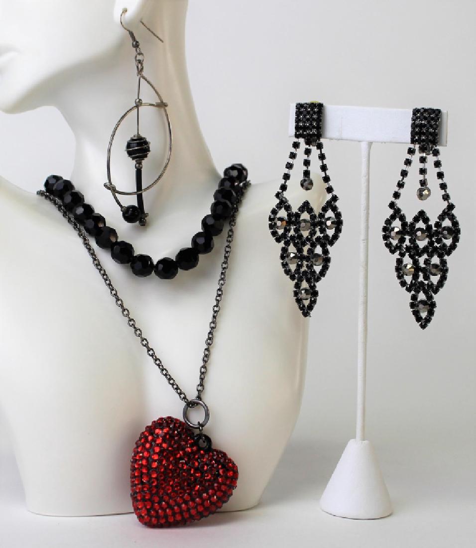 CONTEMPORARY LOT OF ASSORTED COSTUME JEWELRY (1 of 1)