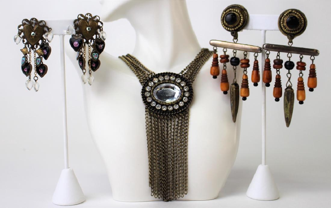 CONTEMPORARY LOT OF ASSORTED COSTUME JEWELRY (1 of 1)