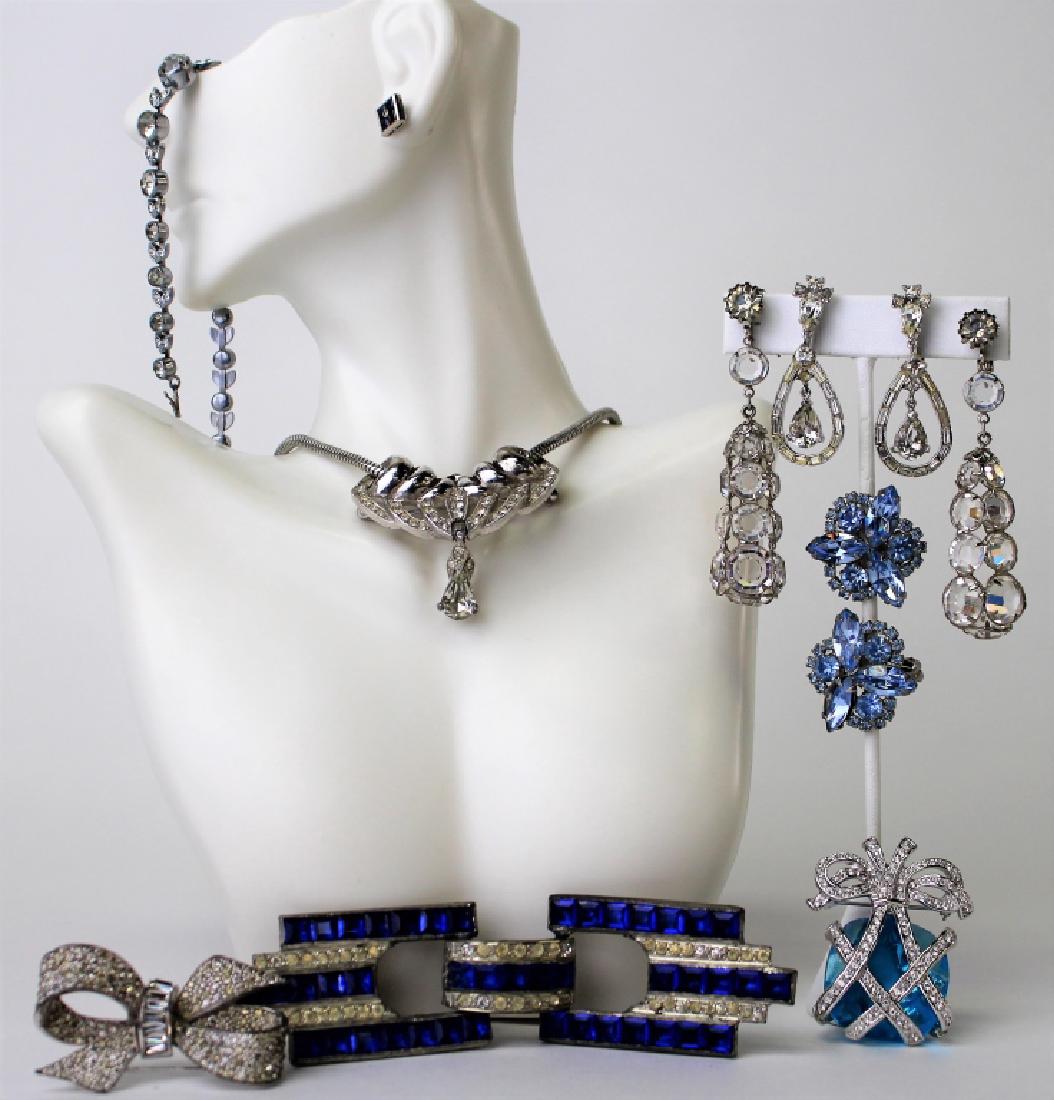 VINTAGE LOT OF COSTUME JEWELRY INC CROWN TRIFARI (1 of 1)