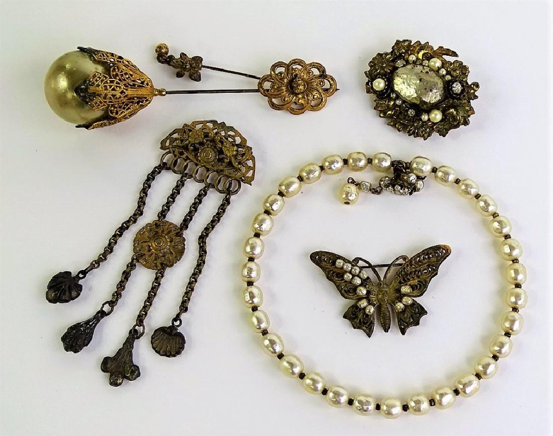 LOT OF VINTAGE COSTUME SIGNED JEWELRY (1 of 1)