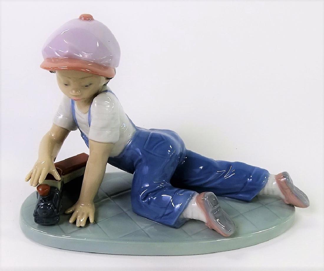 LLADRO 7619 ALL ABOARD SOCIETY PIECE (1 of 3)