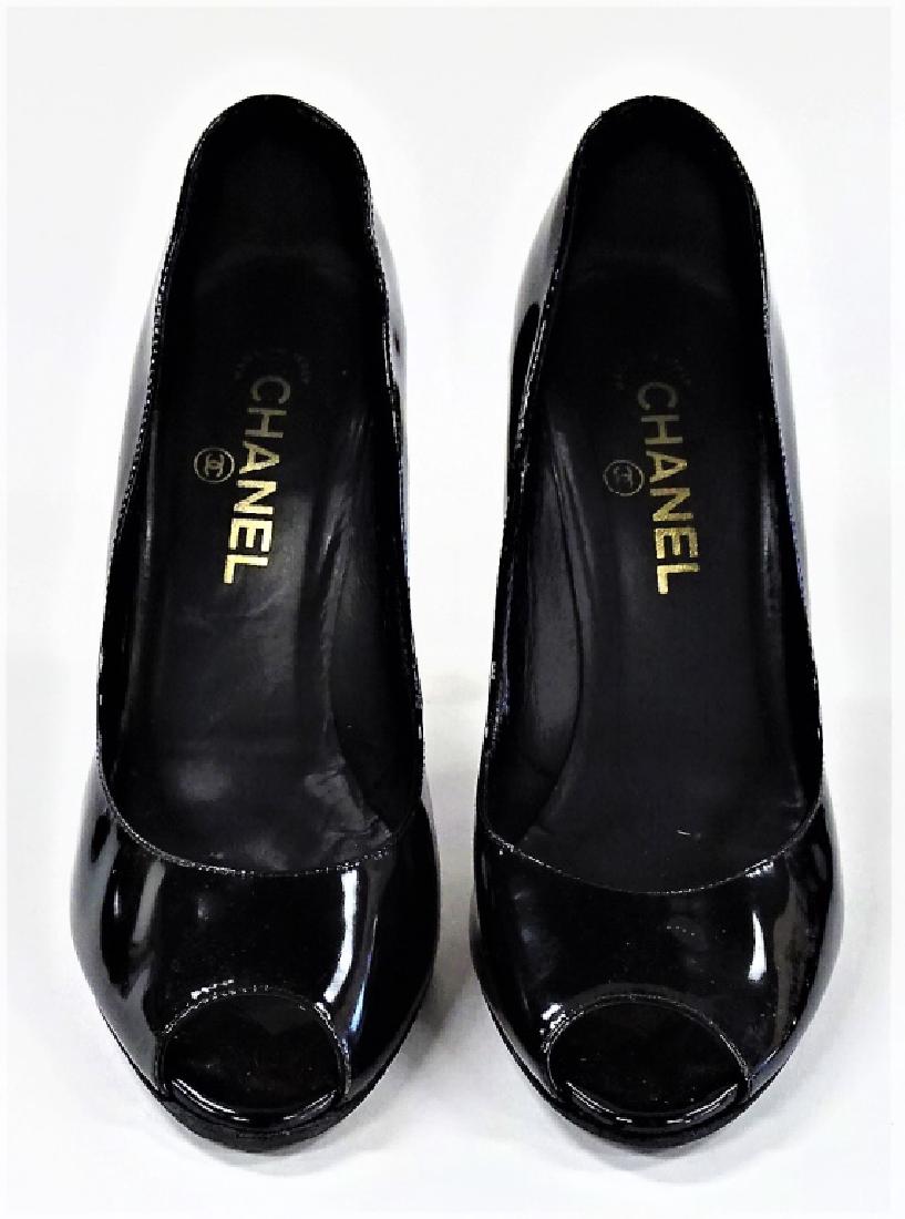 WOMANS CHANEL BLACK HEEL SHOE (1 of 6)