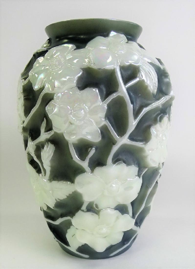 LARGE PHOENIX CONSOLIDATED ART GLASS FLORAL VASE (1 of 3)