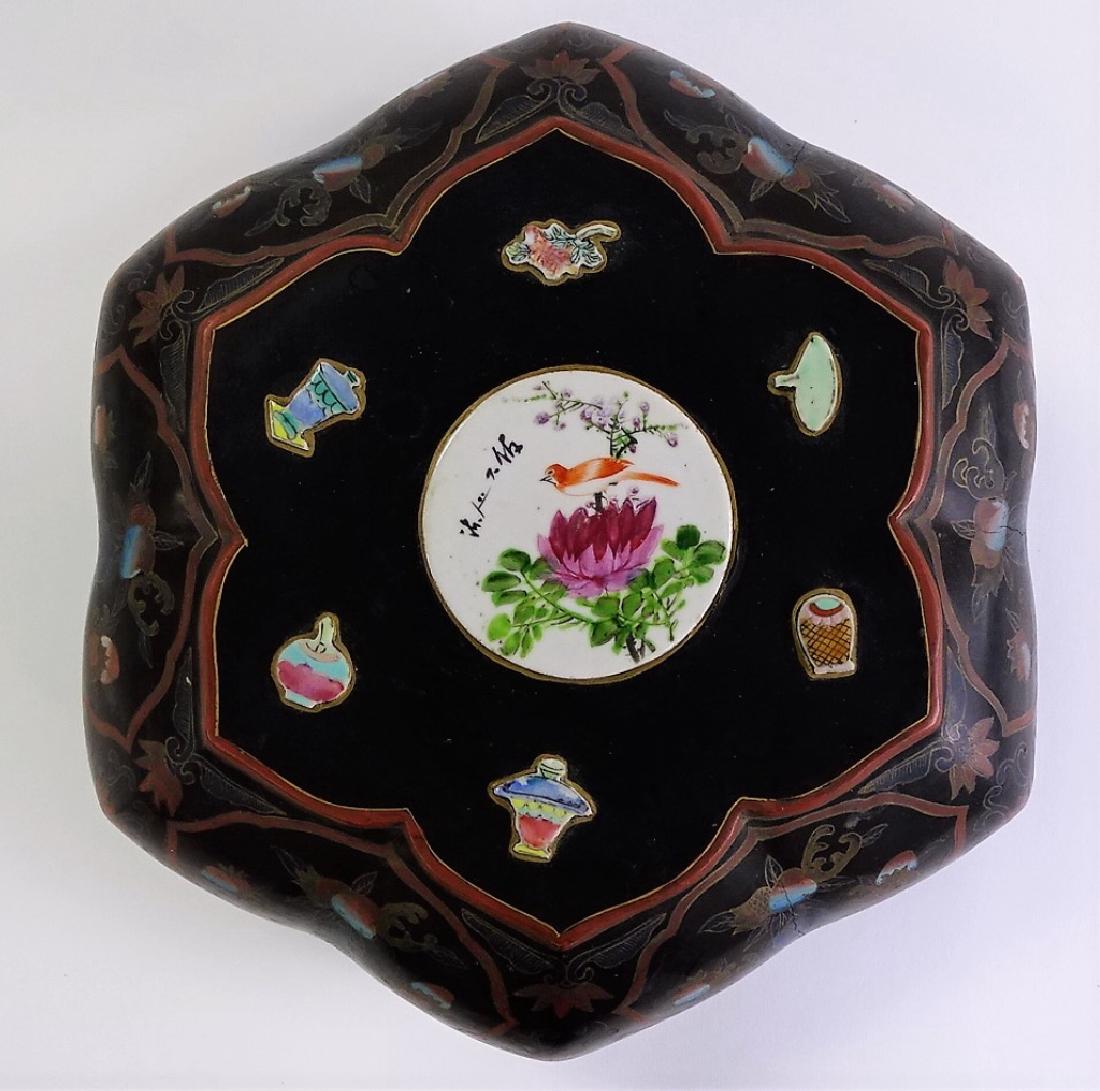 CHINESE QING HAND PAINTED LACQUER COVERED BOX (1 of 4)