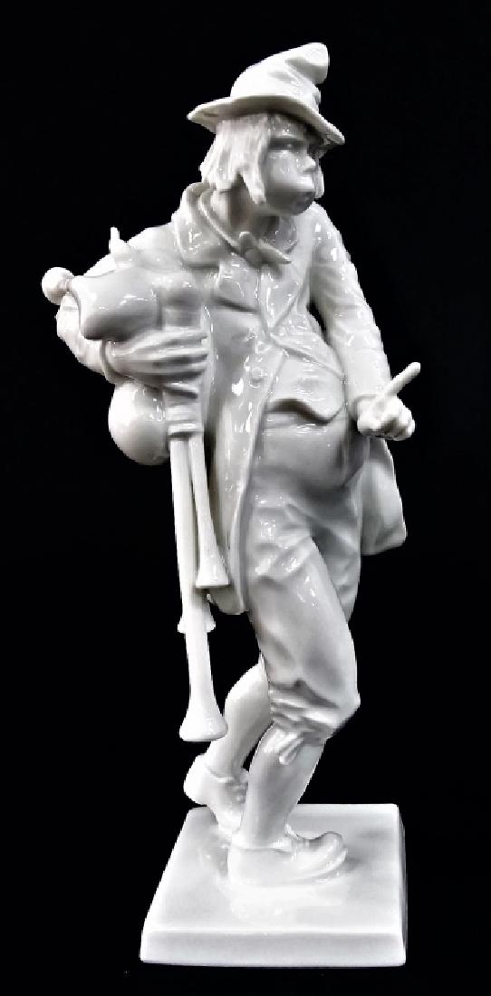 ANTIQUE VIENNA BLANC DE CHINE FIGURINE MAN/BAGPIPE (1 of 3)