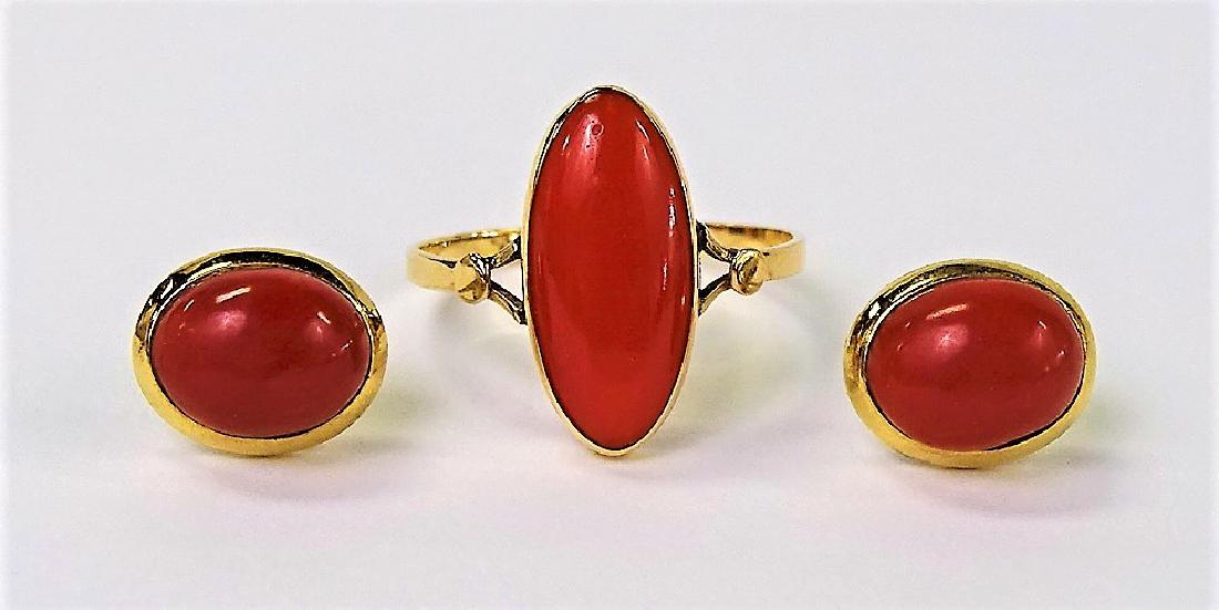 ESTATE 18KT YELLOW GOLD & CORAL SUITE (1 of 2)