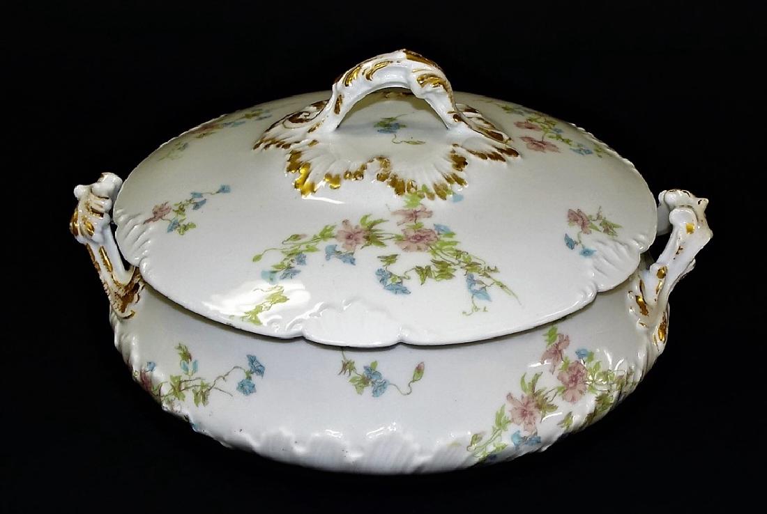 LATE 19TH C. HAVILAND LIMOGES PORCELAIN TUREEN: Antique Charles Field Haviland Limoges porcelain lidded tureen. Decorated with hand painted floral sprays and gilt trim. Marked "CFH/GDM FRANCE", Charles Field Haviland (CFH), Gerard Duffraisseix & Mo