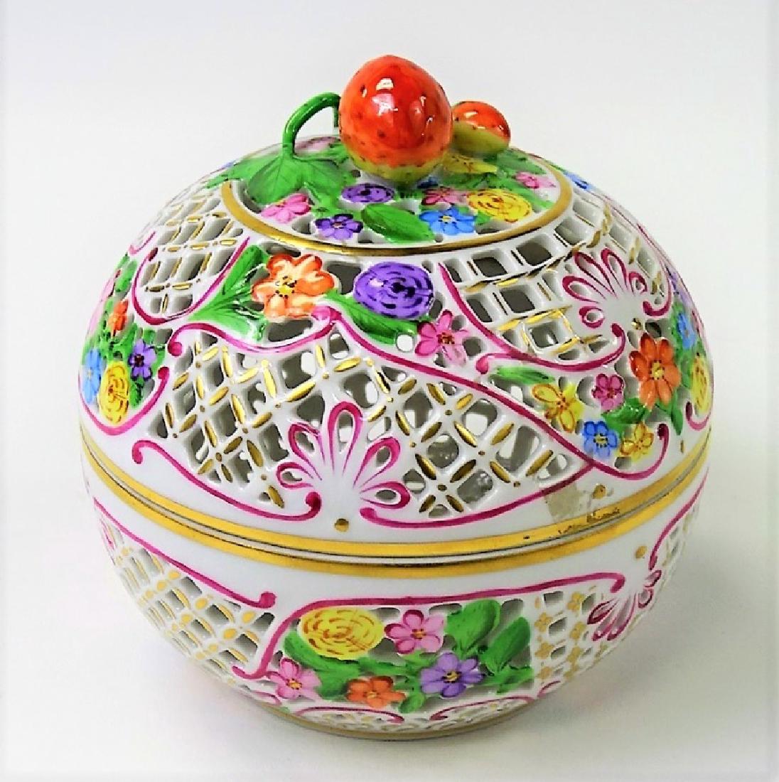 HEREND HAND PAINTED PORCELAIN POTPURRI BOX (1 of 4)