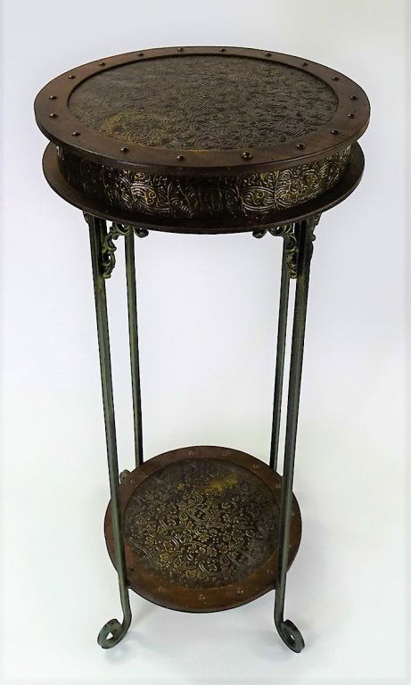 VINTAGE ARTS & CRAFTS STYLE ROUND TOP TABLE (1 of 3)