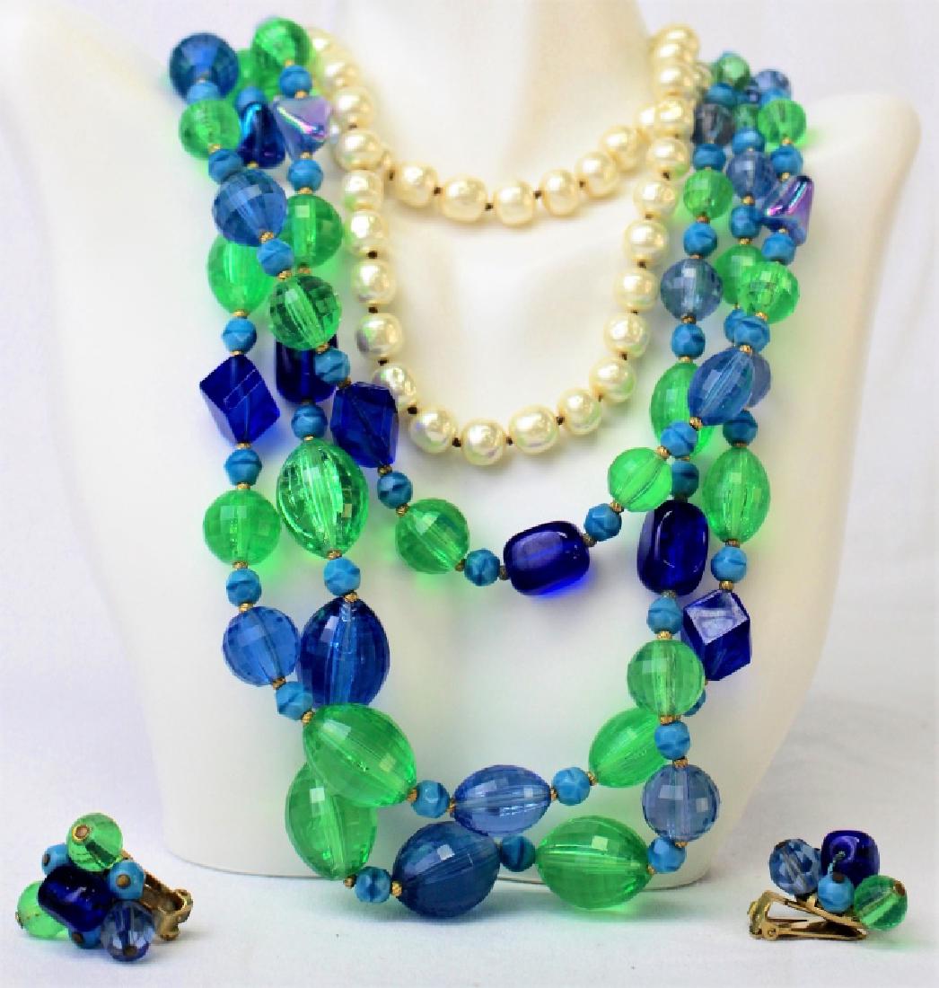 INCREDIBLE LOT OF COSTUME JEWELRY (1 of 1)