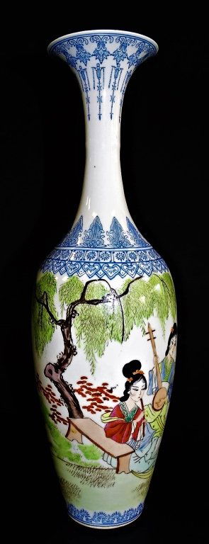 CHINESE FAMILLE ROSE EGG SHELL PORCELAIN VASE (1 of 3)