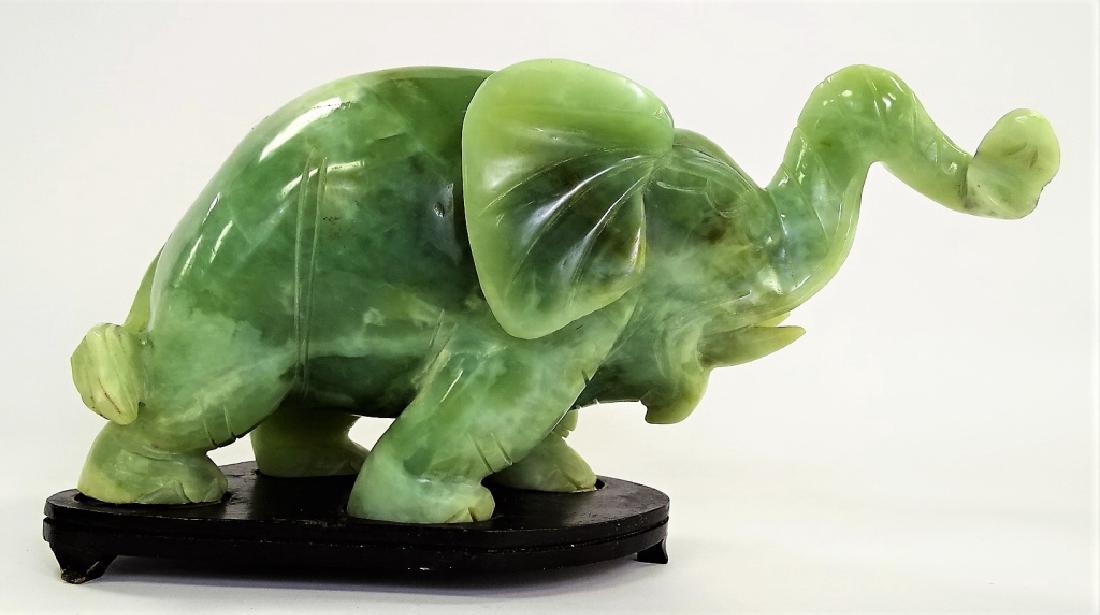 VINTAGE CHINESE CARVED JADE ELEPHANT SCULPTURE