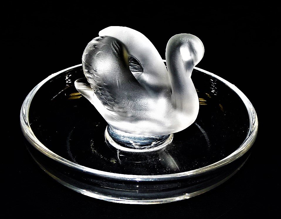 LALIQUE FRENCH CRYSTAL SWAN CYGNE PIN TRAY: Signed in script to base "Lalique France". Measures 2-1/4" Tall x 4" Diameter. From a Palm Beach estate. Overall good condition. Referred local shippers available upon request.