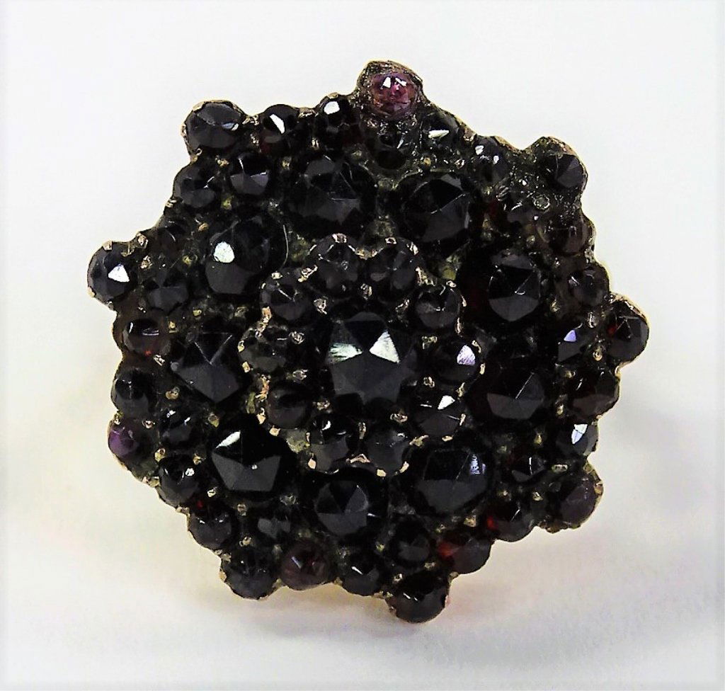 14KT Y GOLD AND GARNET ANTIQUE RING (1 of 5)