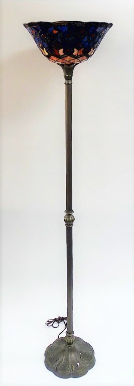 TIFFANY STYLE LARGE FLOOR LAMP (1 of 2)