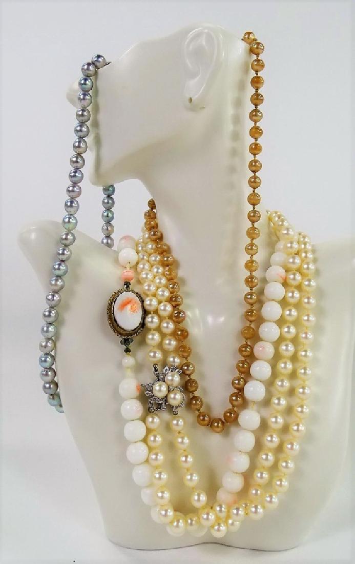 LOT OF 4 VINTAGE SIMULTAED PEARL COSTUME CHOKERS (1 of 1)